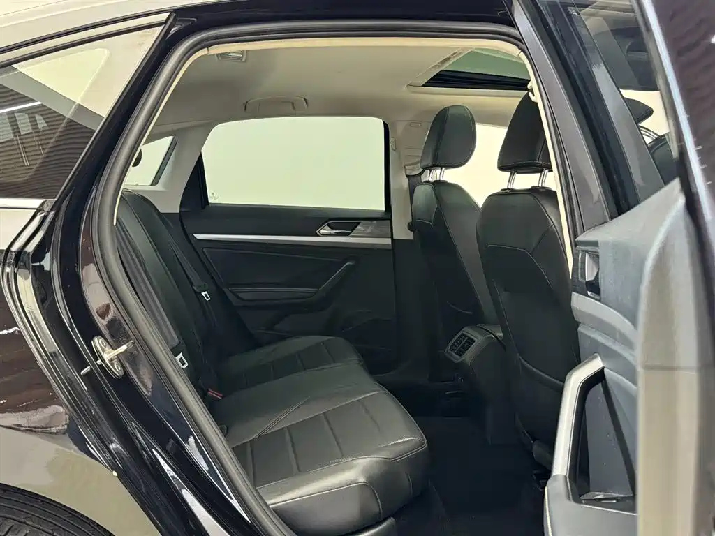 VOLKSWAGEN LAVIDA 2020