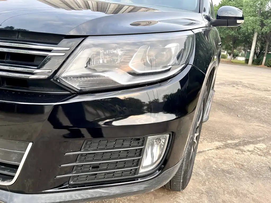 VOLKSWAGEN TIGUAN 2015