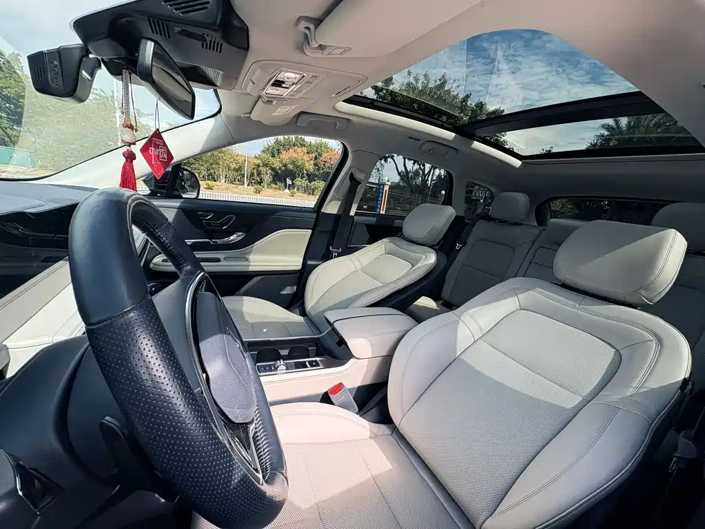 LINCOLN ADVENTURER 2023