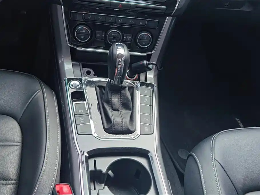 VOLKSWAGEN PASSAT 2018