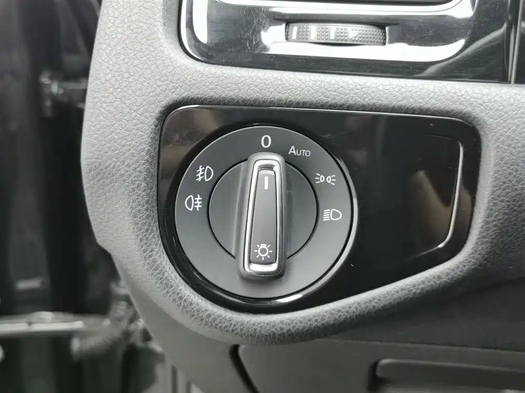 VOLKSWAGEN GOLF GTI 2019