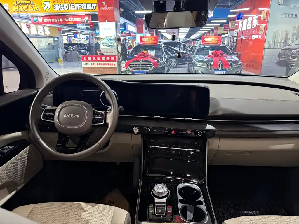 KIA CARNIVAL 2023