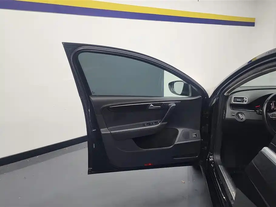 VOLKSWAGEN MAGOTAN 2016