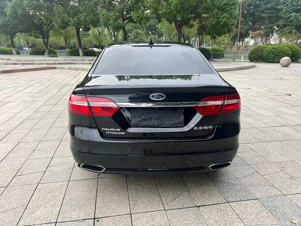 FORD TAURUS 2017