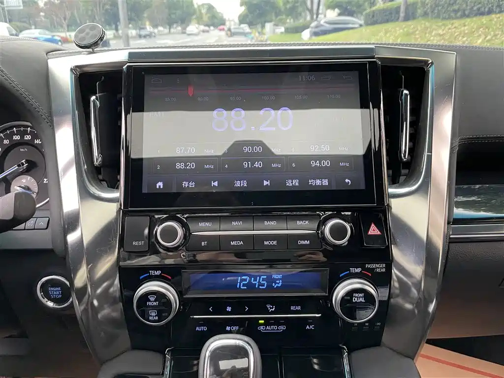 TOYOTA ALPHARD 2018