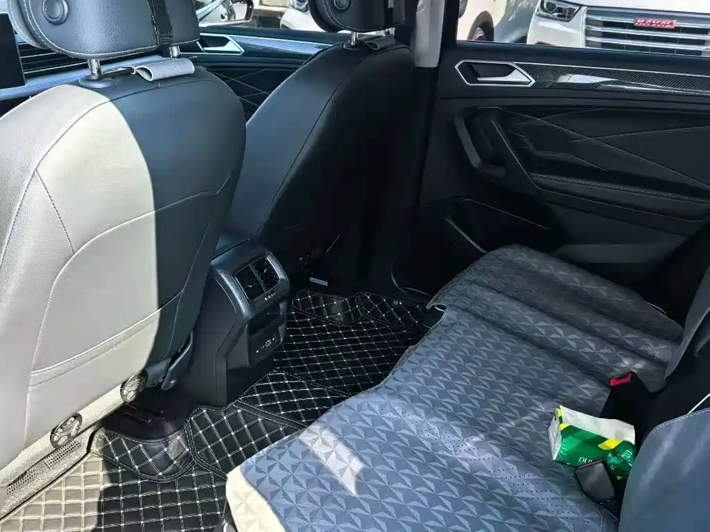 VOLKSWAGEN TIGUAN L 2024