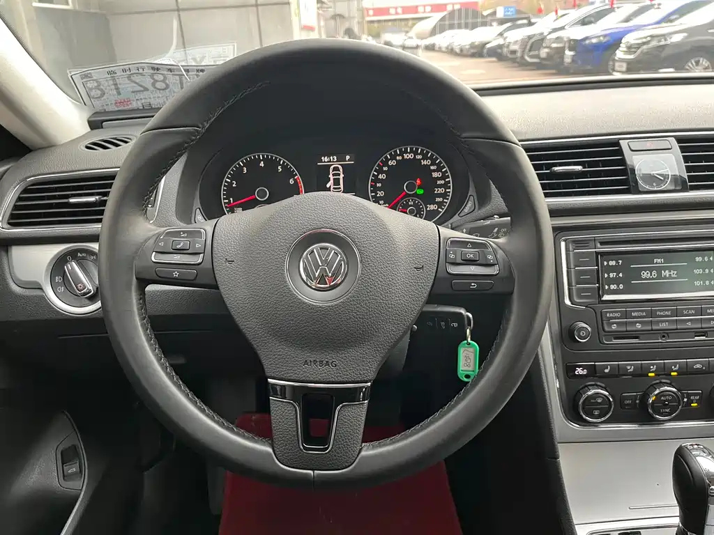 VOLKSWAGEN PASSAT 2015