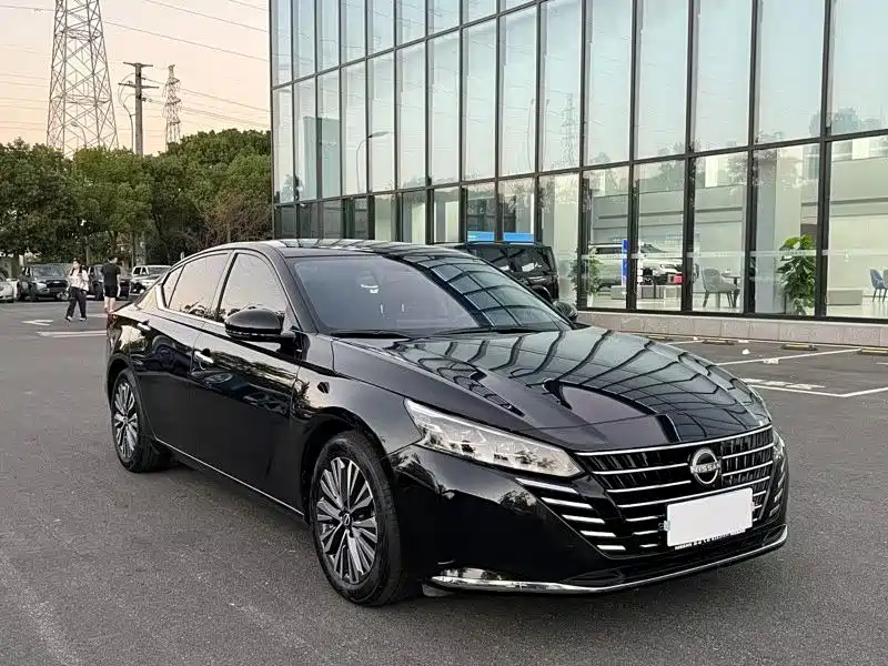 NISSAN TEANA 2025