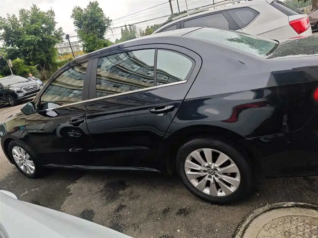 VOLKSWAGEN LAVIDA 2013