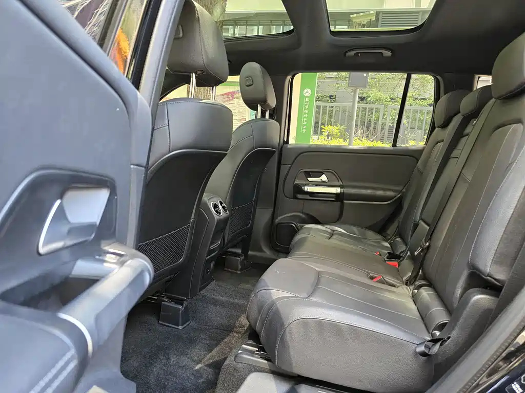 MERCEDES BENZ GLB 2023