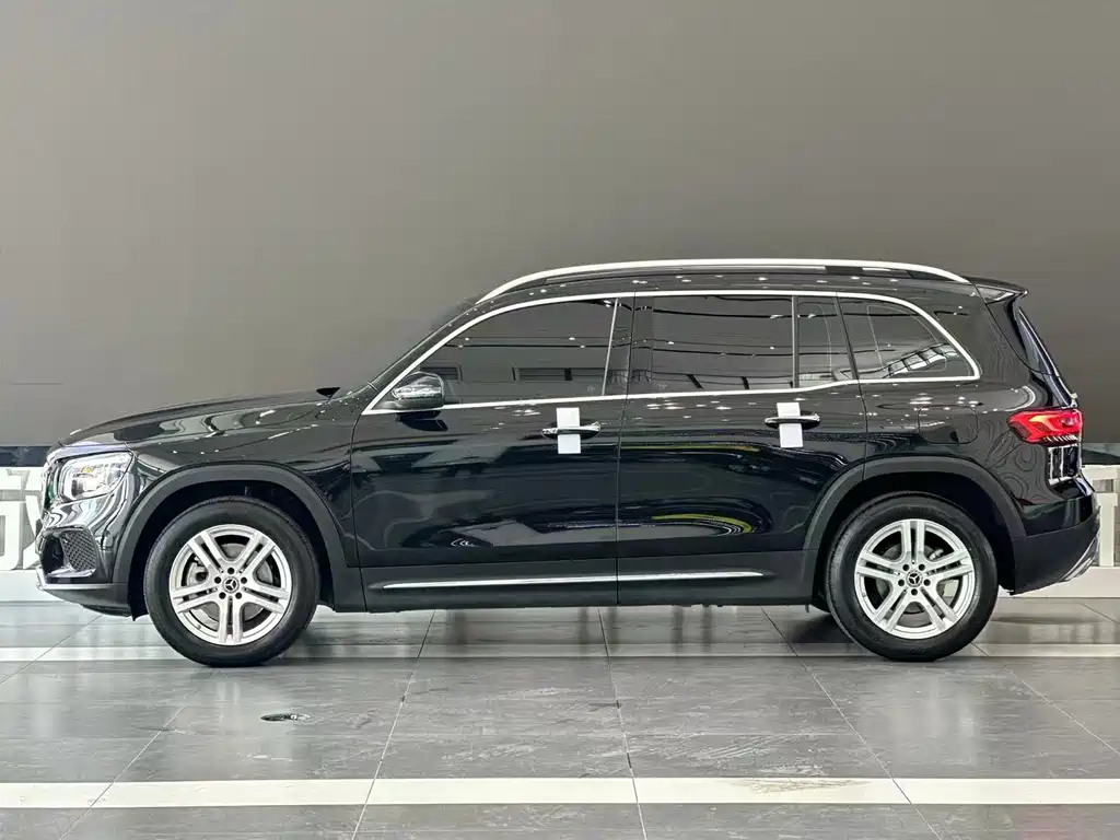 MERCEDES BENZ GLB 2023