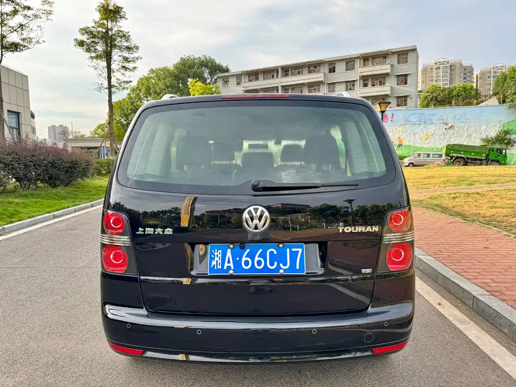 VOLKSWAGEN TOURAN 2015