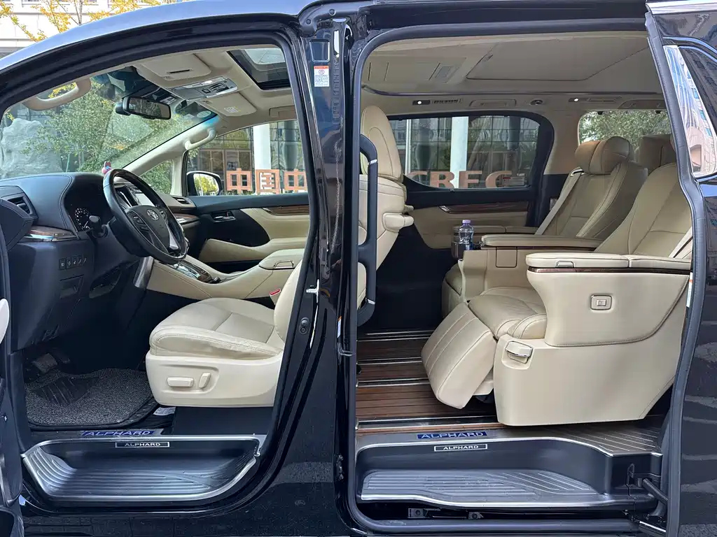 TOYOTA ALPHARD 2018