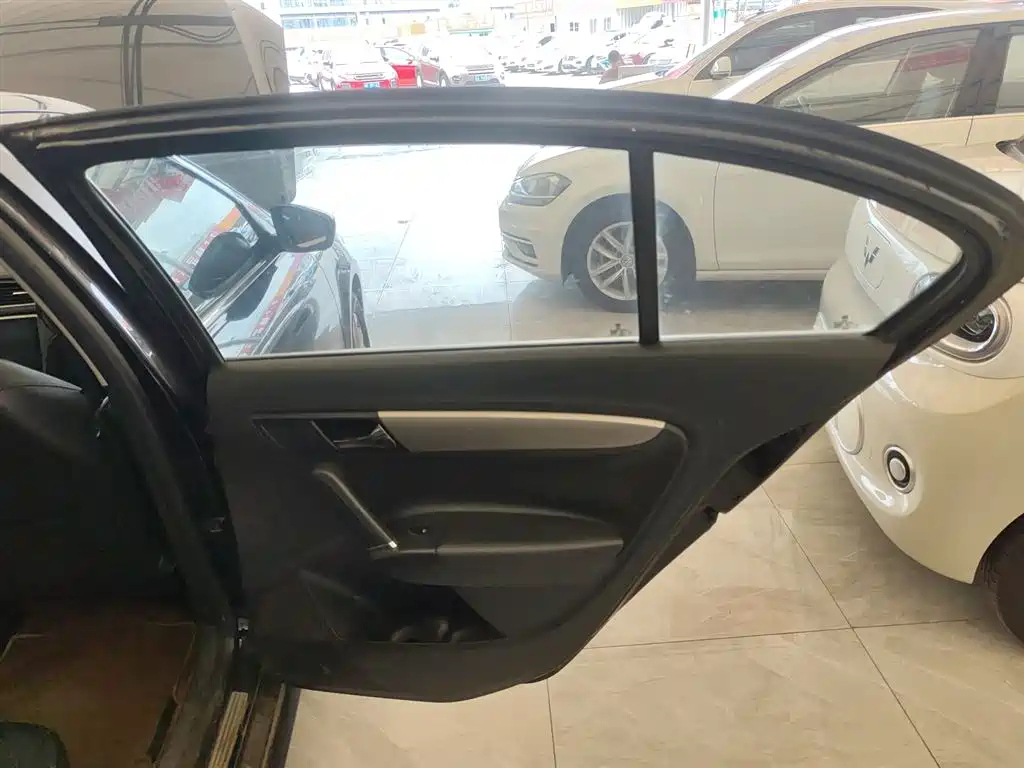 VOLKSWAGEN LAVIDA 2013