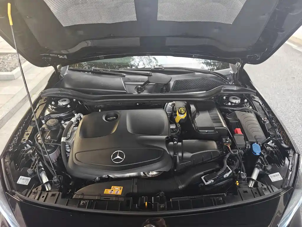 MERCEDES BENZ GLA 2021