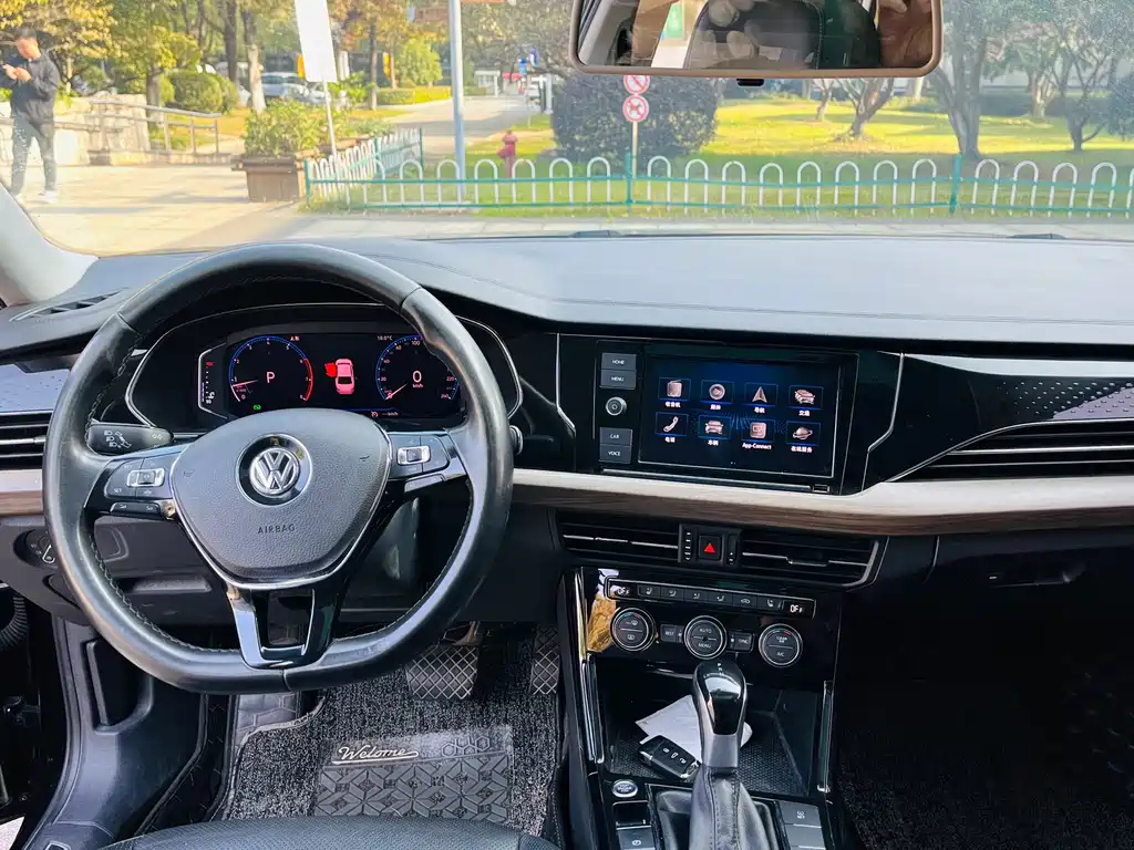 VOLKSWAGEN PASSAT 2019