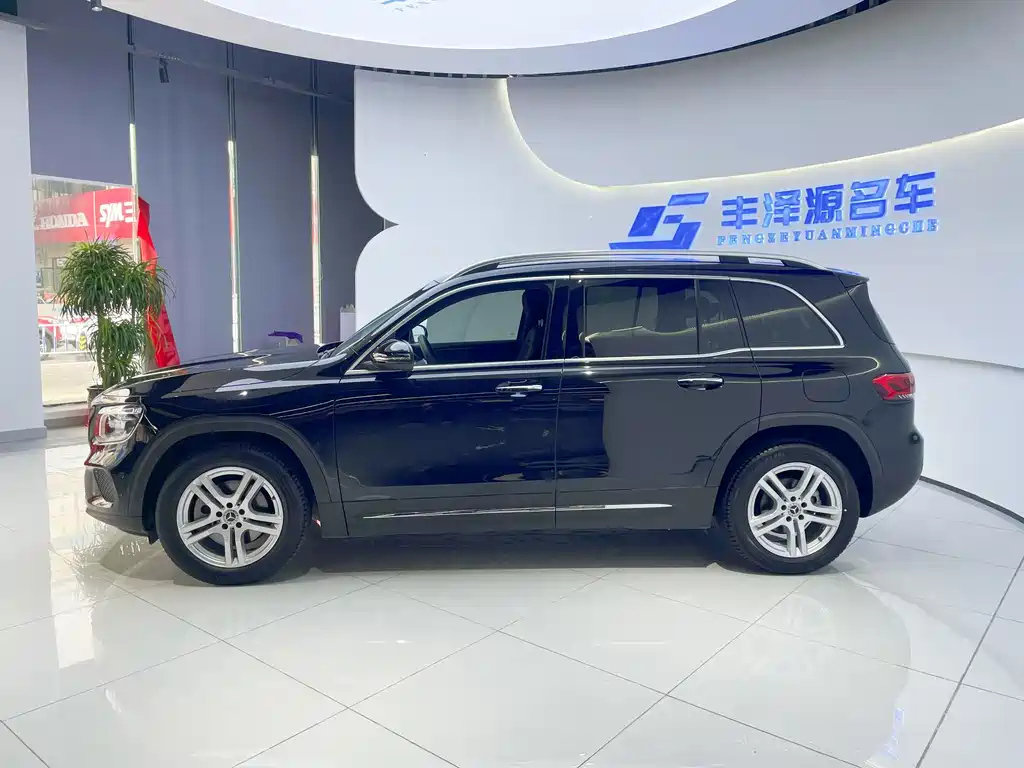 MERCEDES BENZ GLB 2023