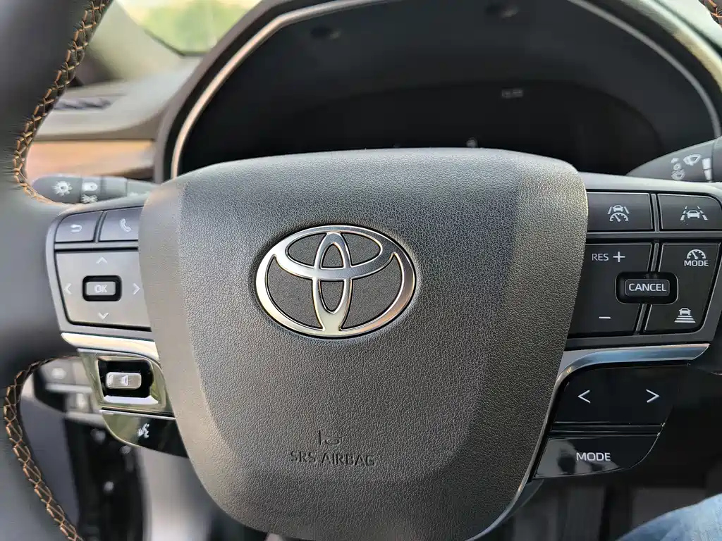 TOYOTA AVALON 2025