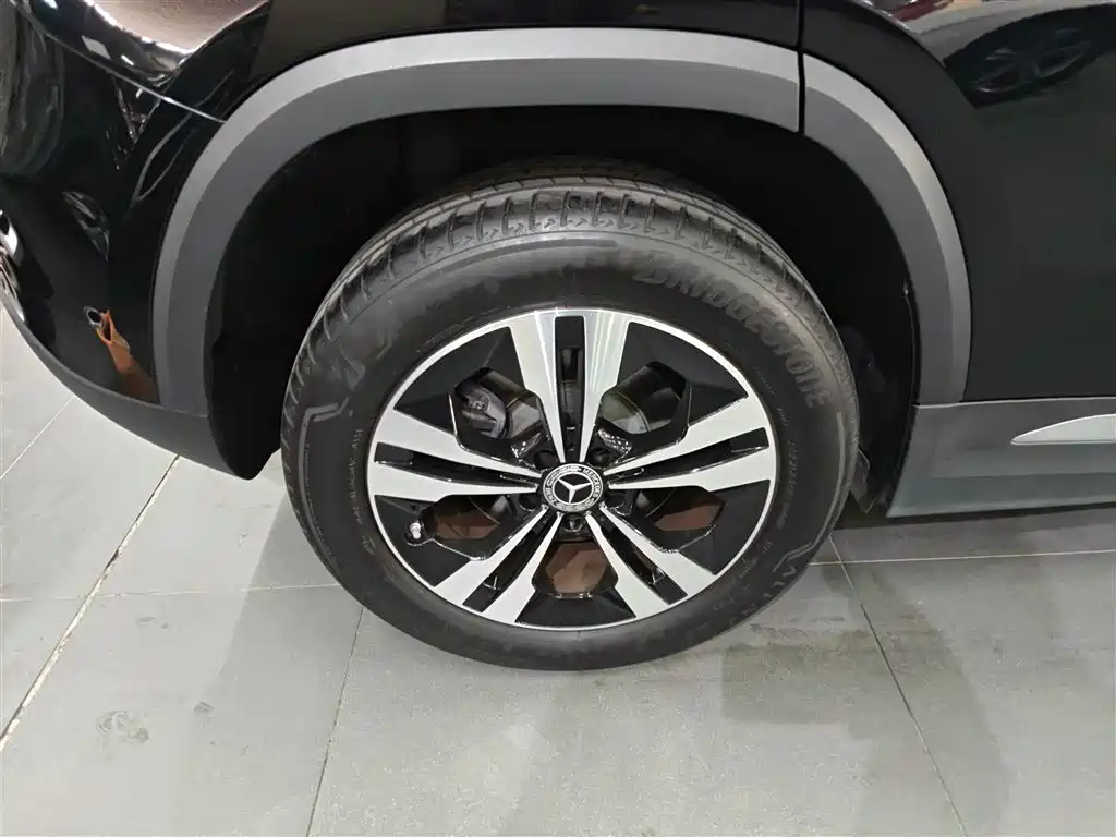 MERCEDES BENZ GLA 2023