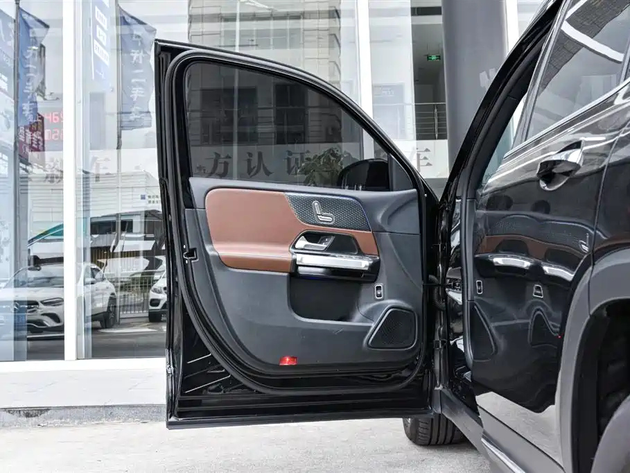 MERCEDES BENZ GLB 2024