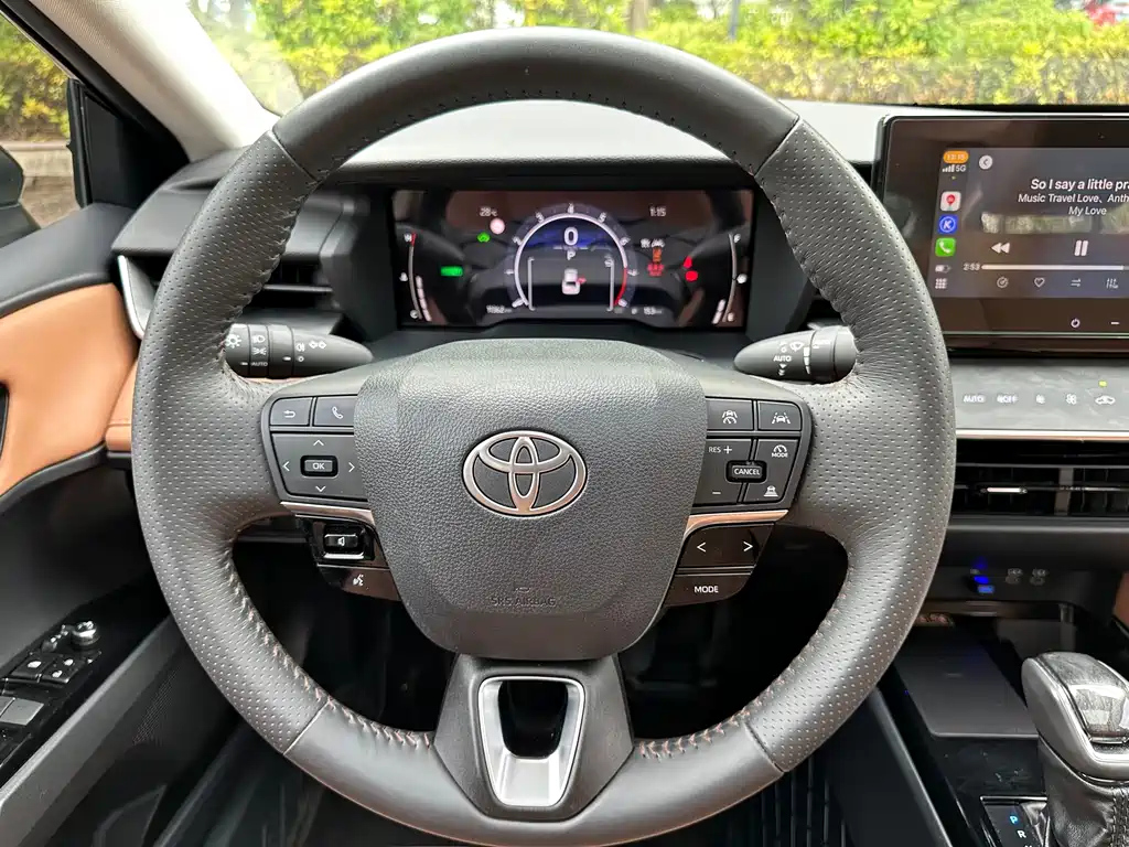 TOYOTA CAMRY 2024
