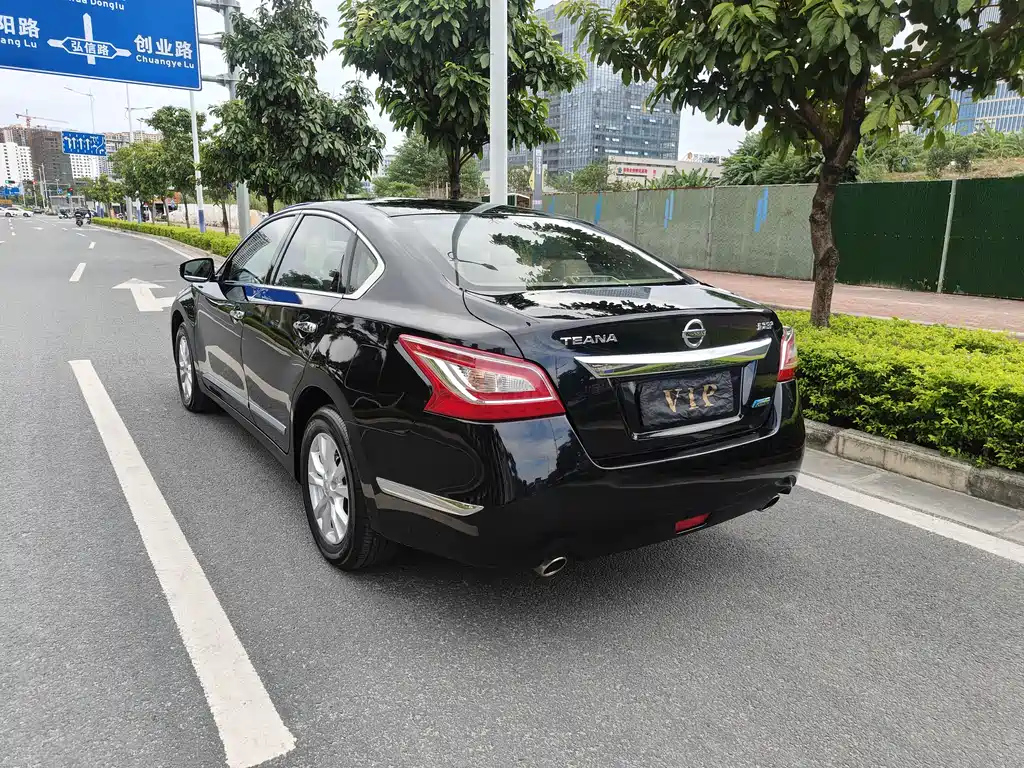 NISSAN TEANA 2015