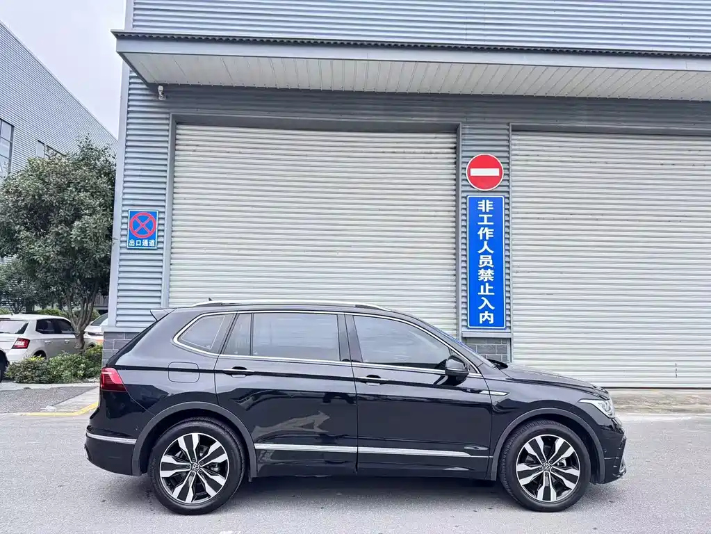 VOLKSWAGEN TIGUAN L 2023