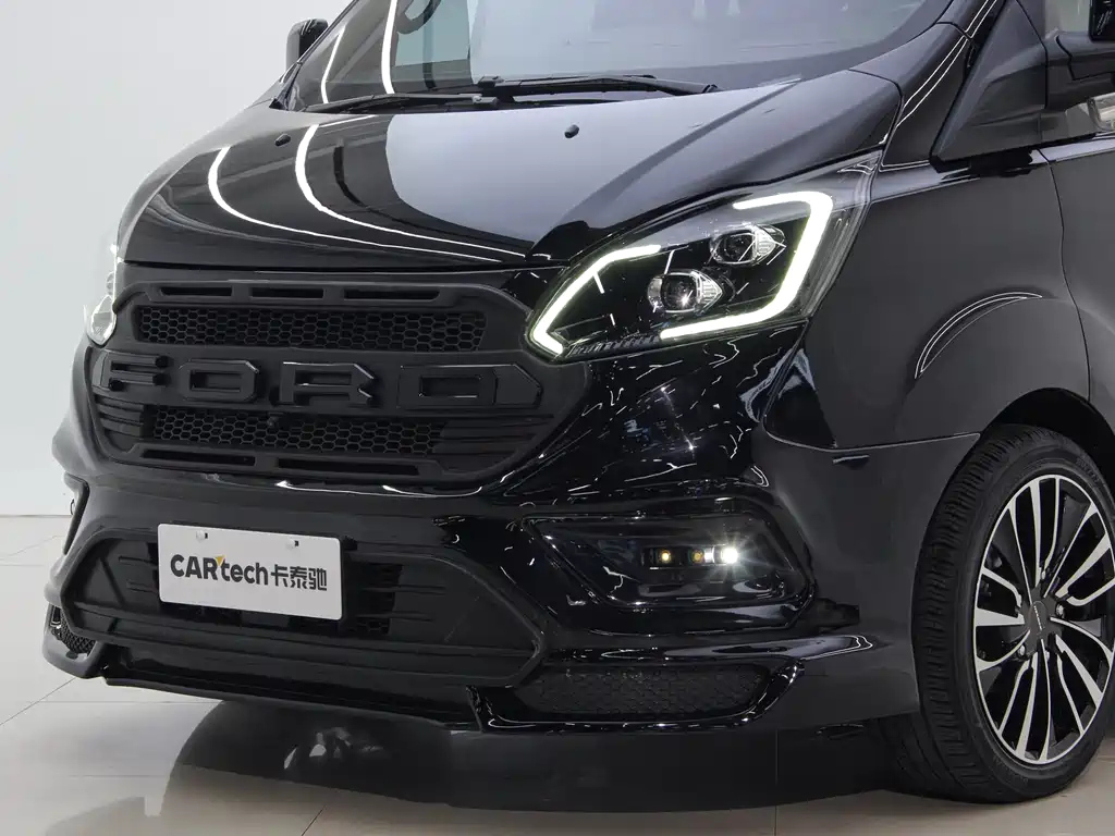 FORD TOUREO 2020