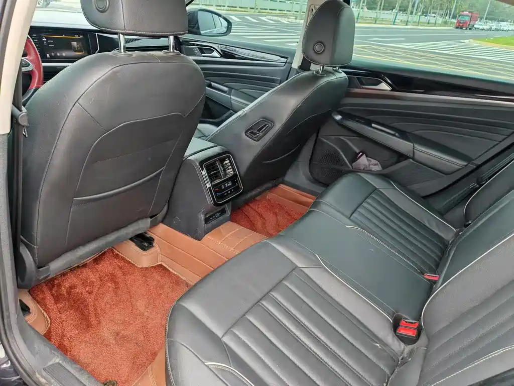 VOLKSWAGEN PASSAT 2022