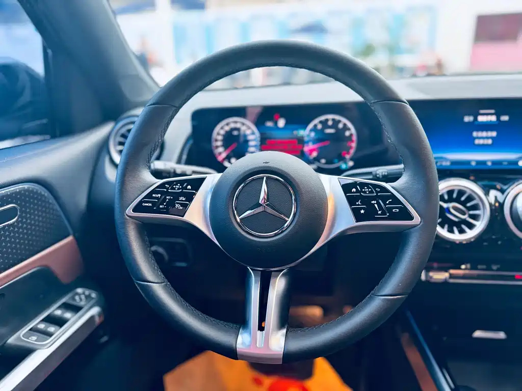 MERCEDES BENZ GLB 2024