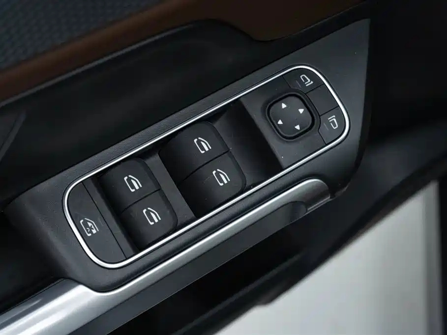 MERCEDES BENZ GLB 2024