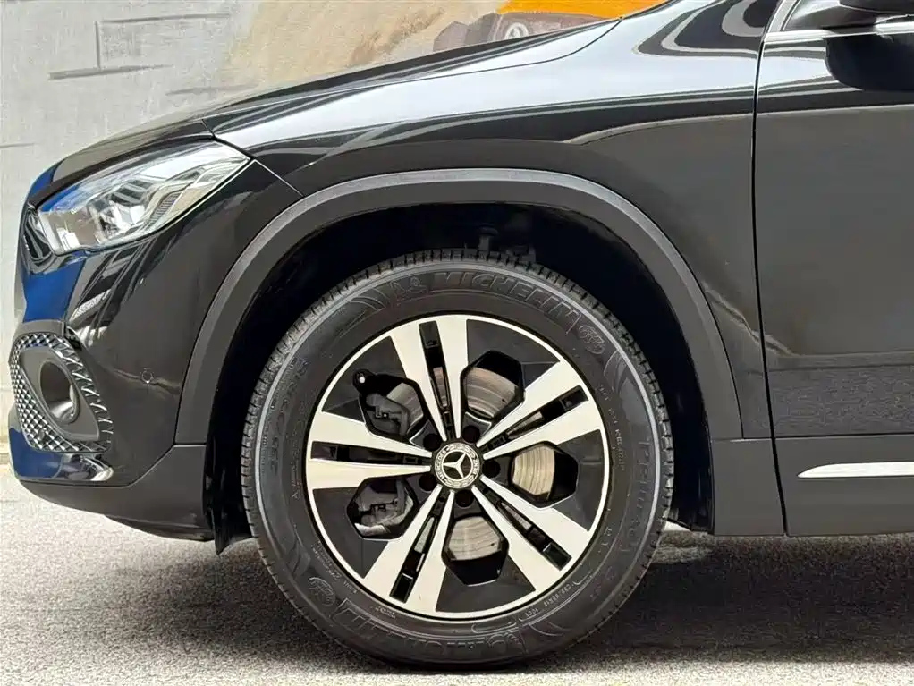MERCEDES BENZ GLA 2023