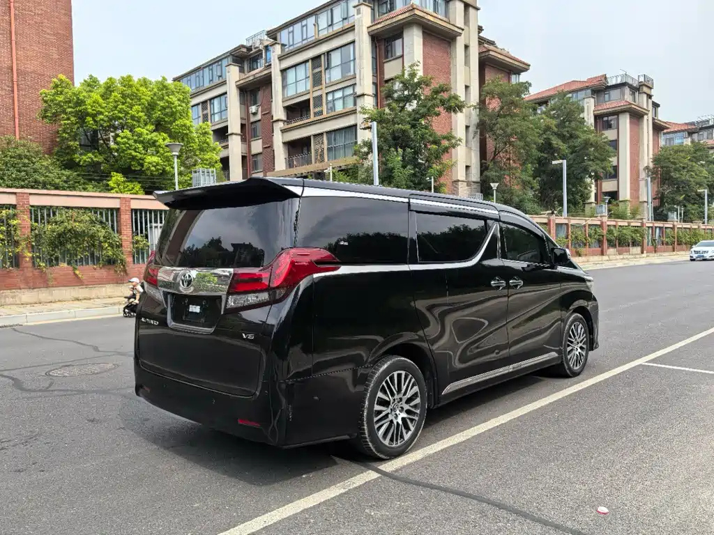 TOYOTA ALPHARD 2018
