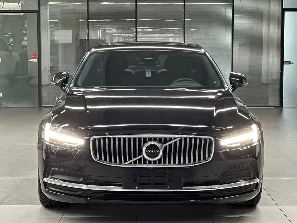 VOLVO S90 2023