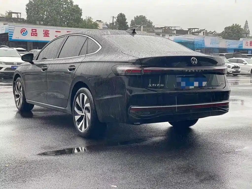 VOLKSWAGEN PASSAT 2025