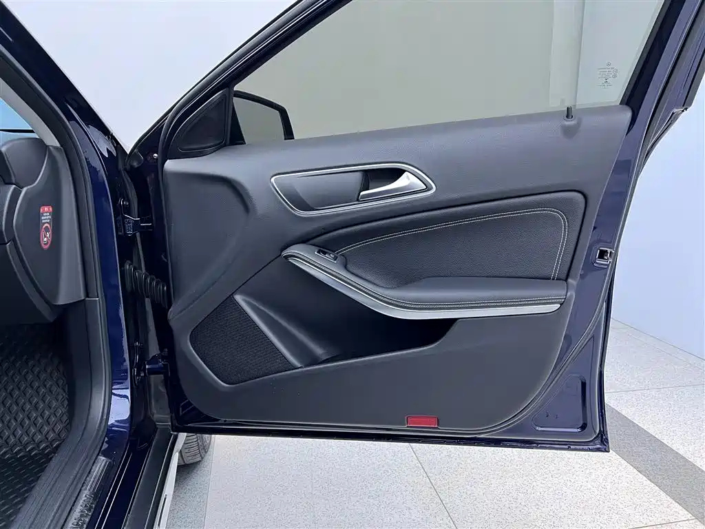 MERCEDES BENZ GLA 2016