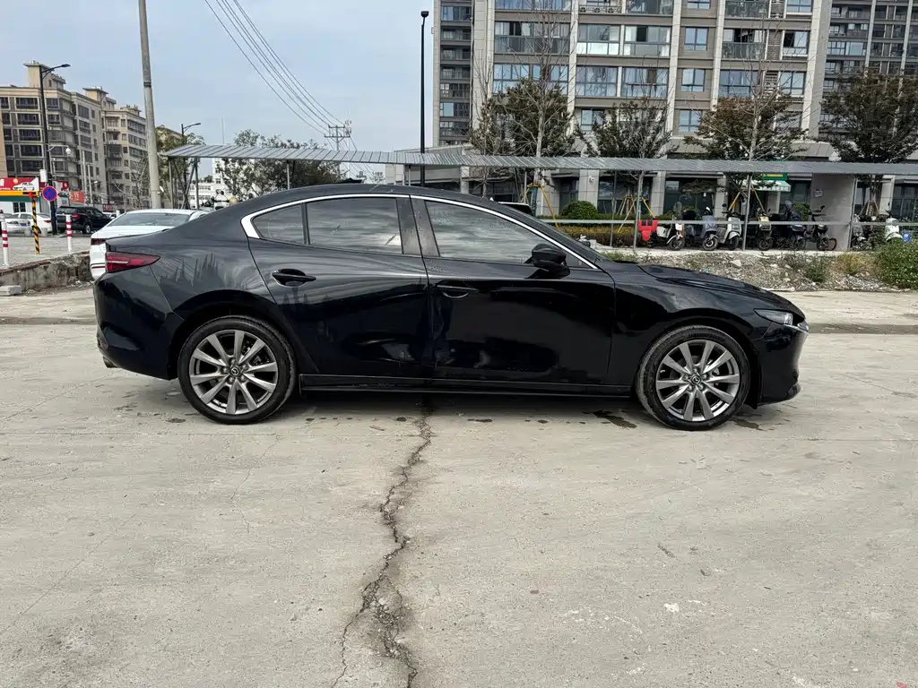 MAZDA 3 AXELA 2022