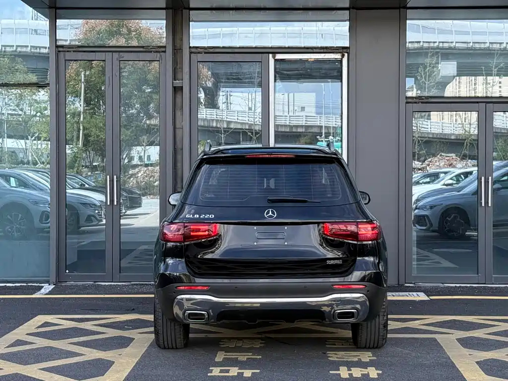 MERCEDES BENZ GLB 2024