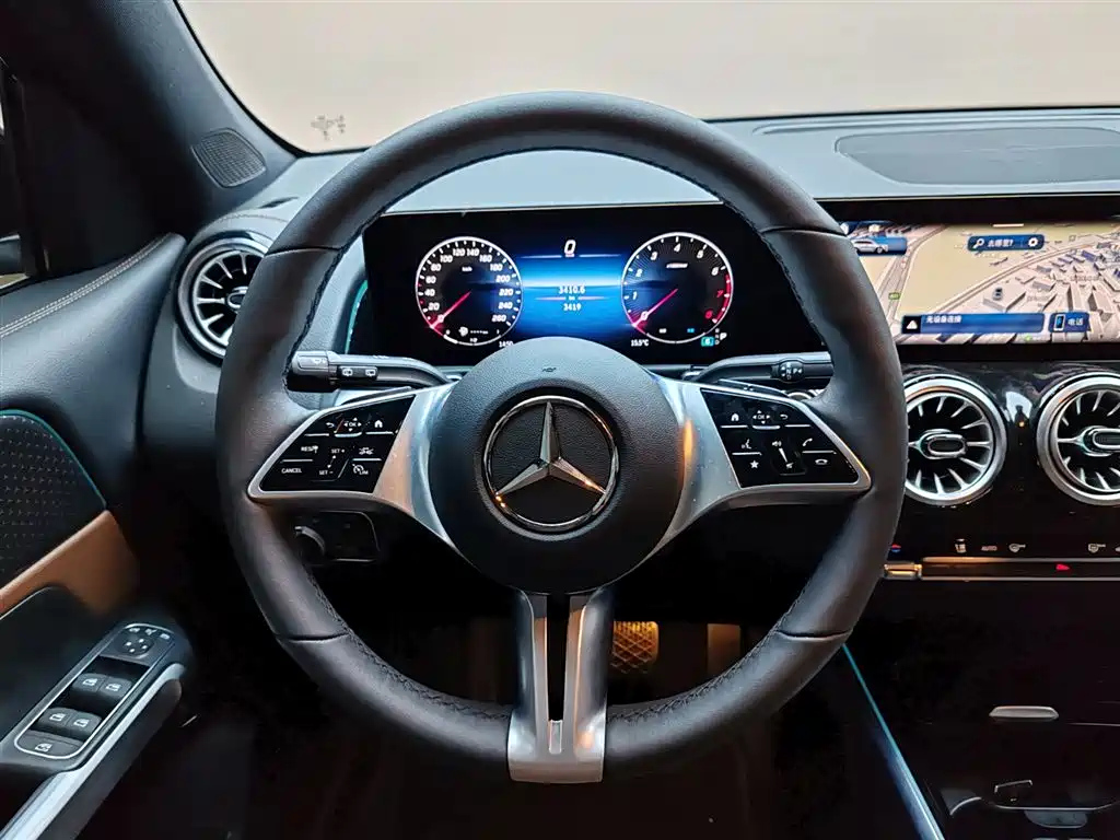 MERCEDES BENZ GLB 2025