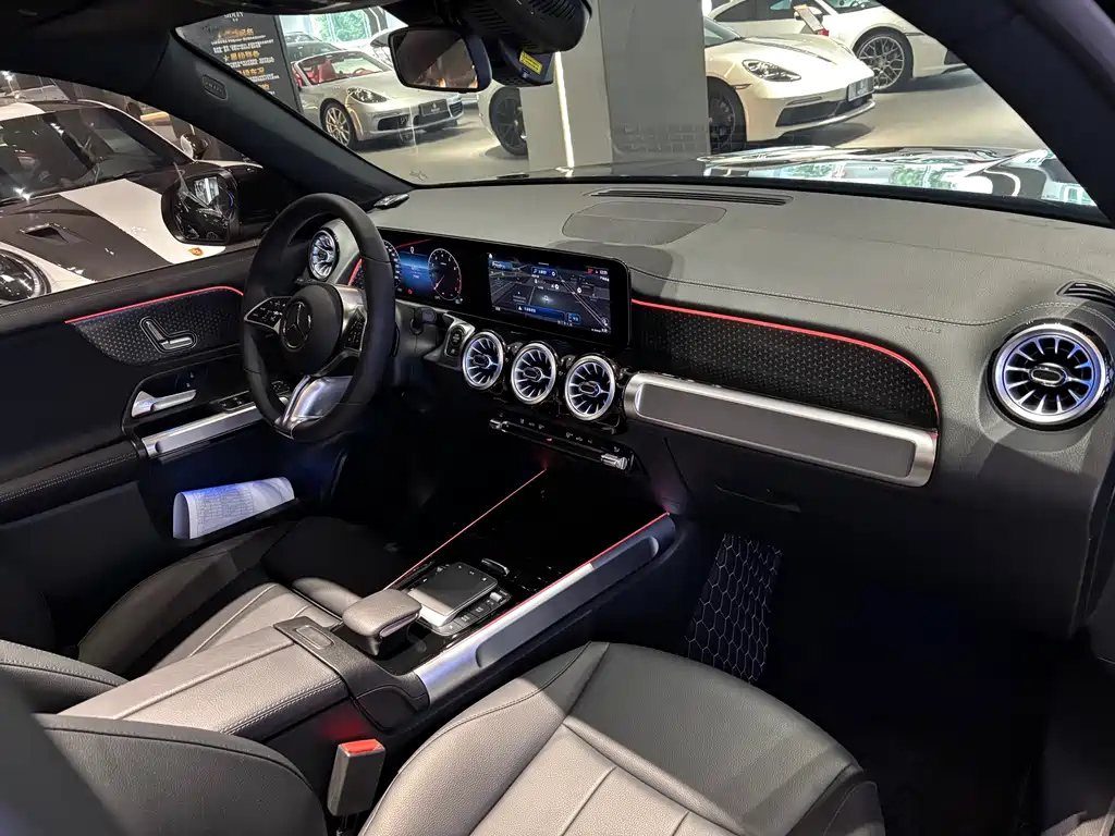 MERCEDES BENZ GLB 2024