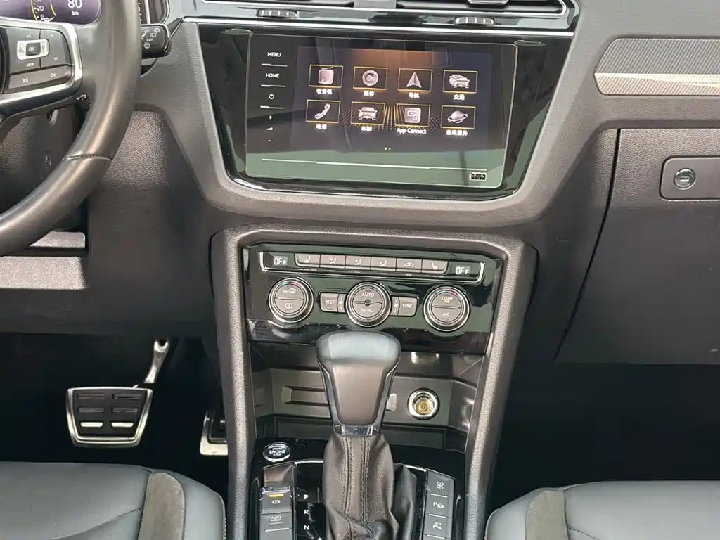 VOLKSWAGEN TIGUAN L 2021