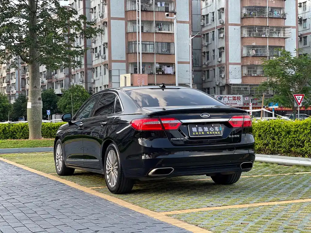 FORD TAURUS 2017