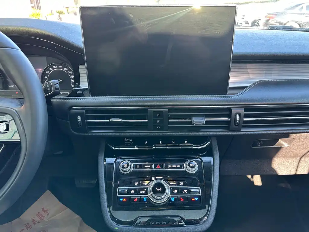 LINCOLN ADVENTURER 2021