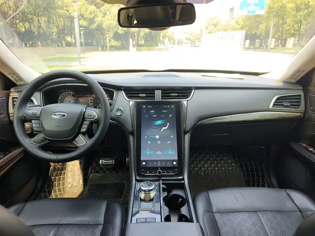 FORD TAURUS 2019