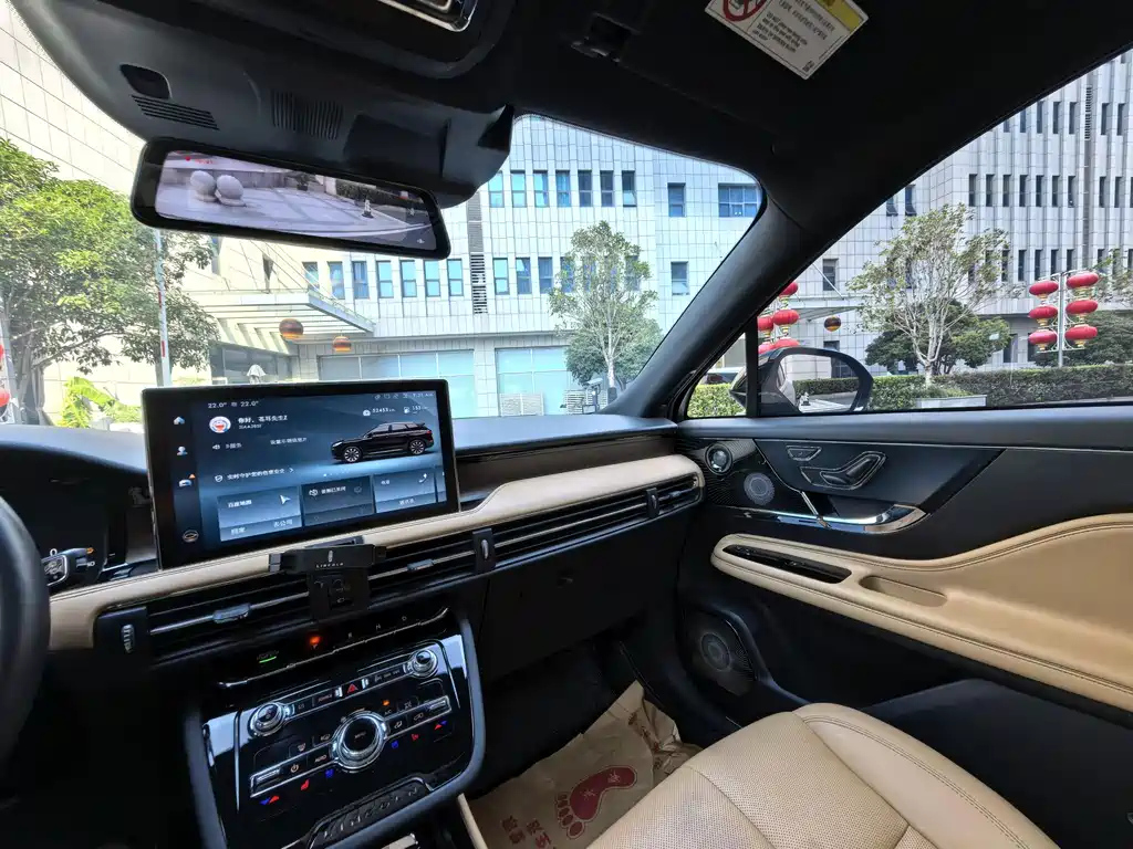 LINCOLN ADVENTURER 2022