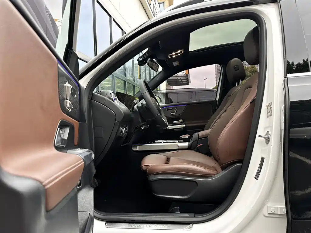 MERCEDES BENZ GLB 2023