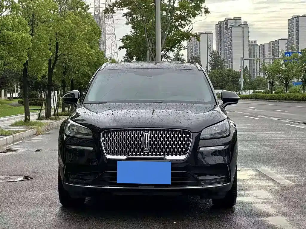 LINCOLN ADVENTURER 2020