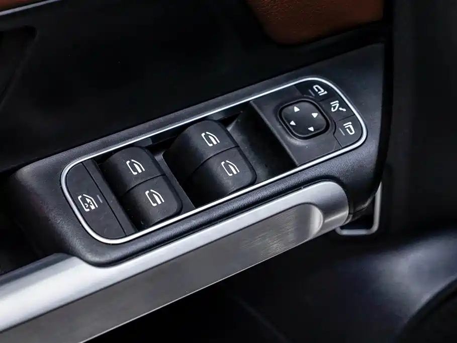 MERCEDES BENZ GLB 2023