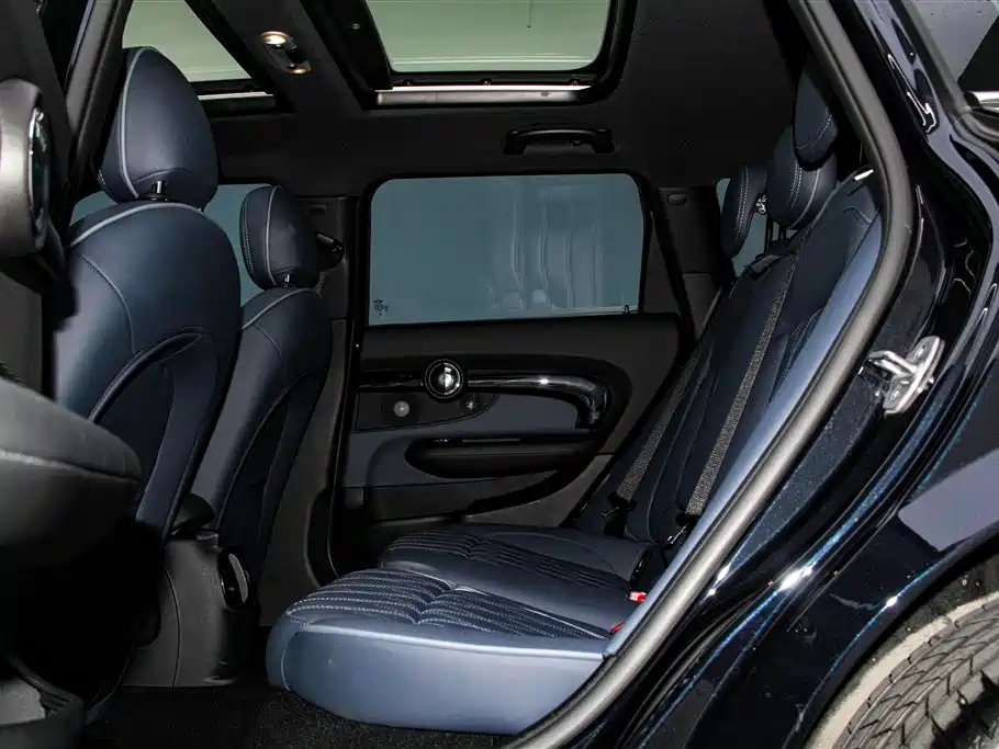 MINI CLUBMAN 2023