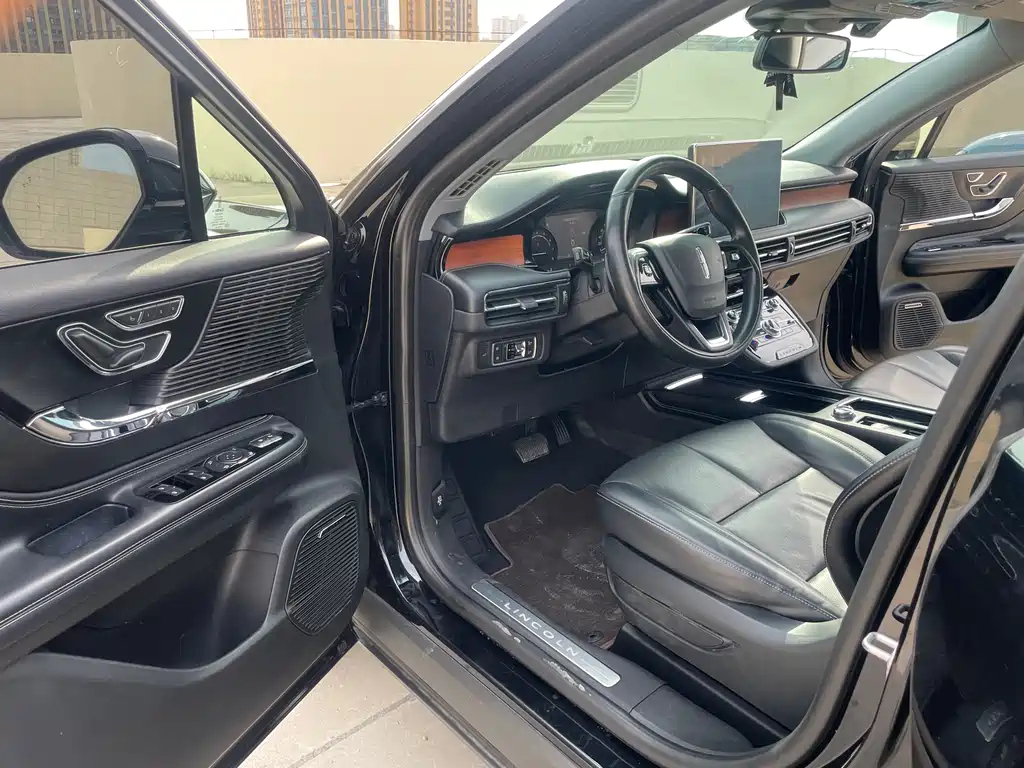 LINCOLN ADVENTURER 2020